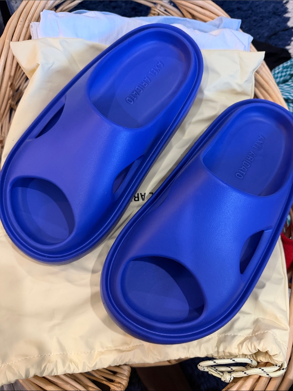 Axel arigator slides
